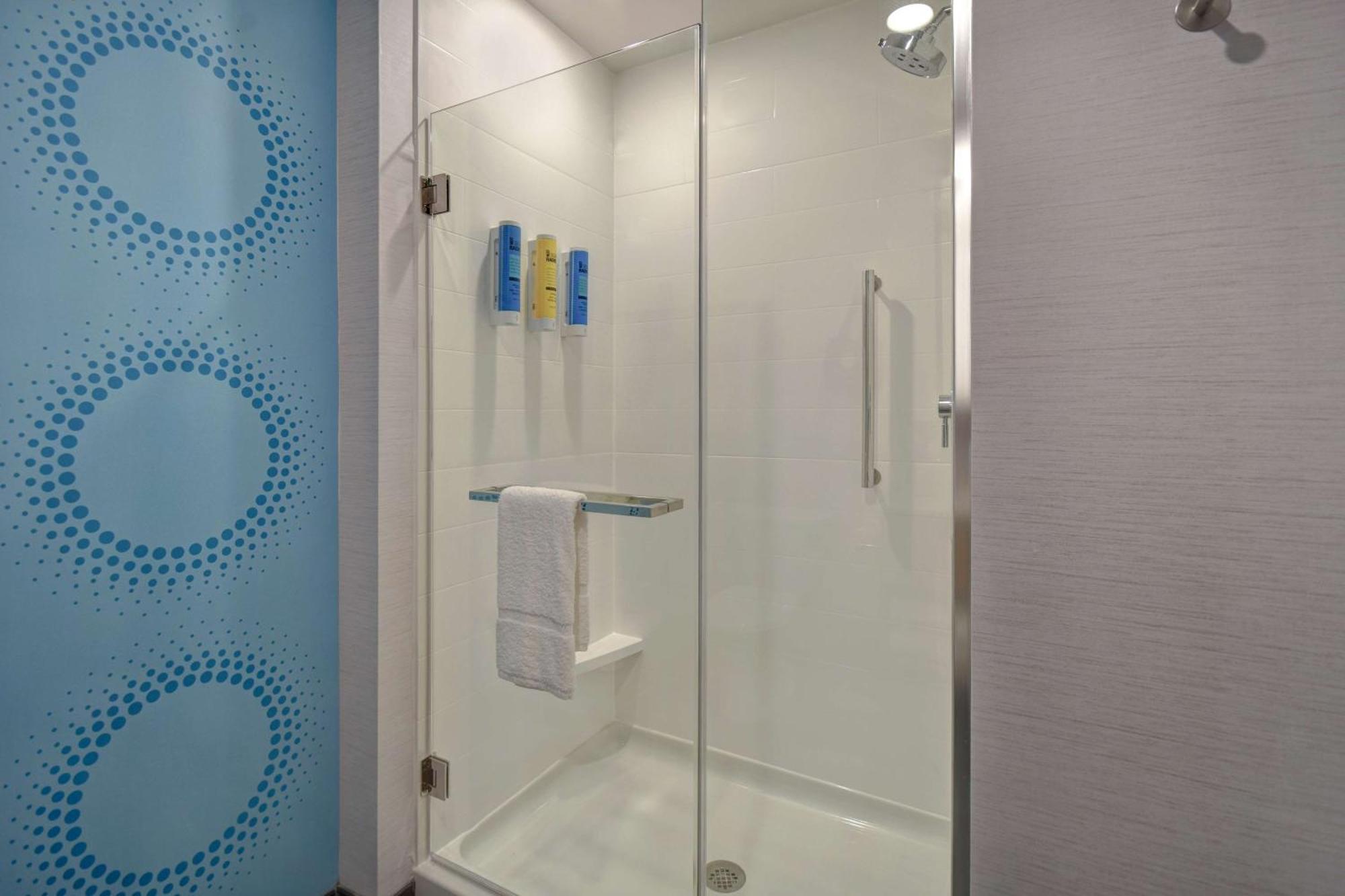 Tru By Hilton Auburn, In Hotel Екстериор снимка