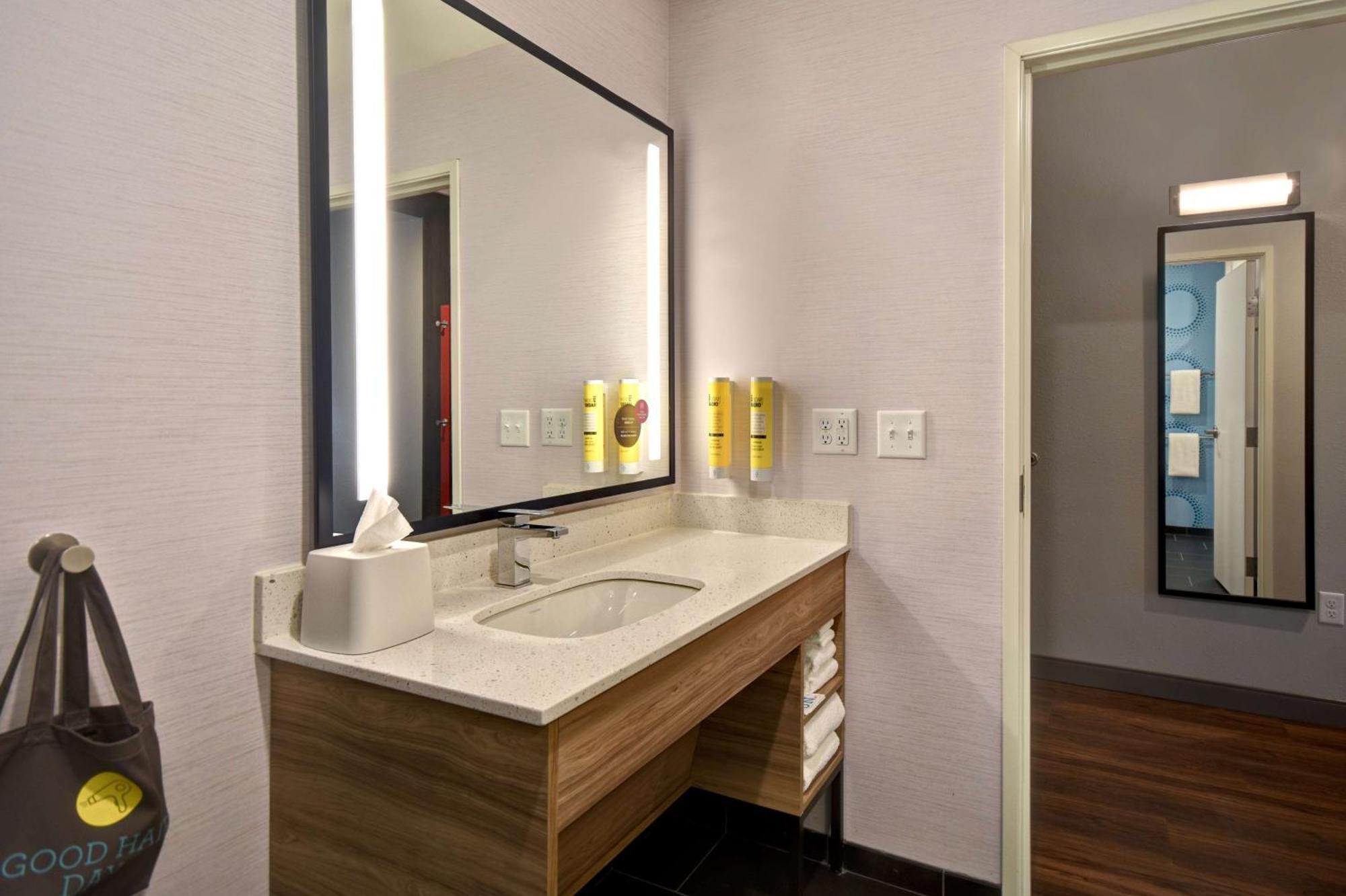 Tru By Hilton Auburn, In Hotel Екстериор снимка