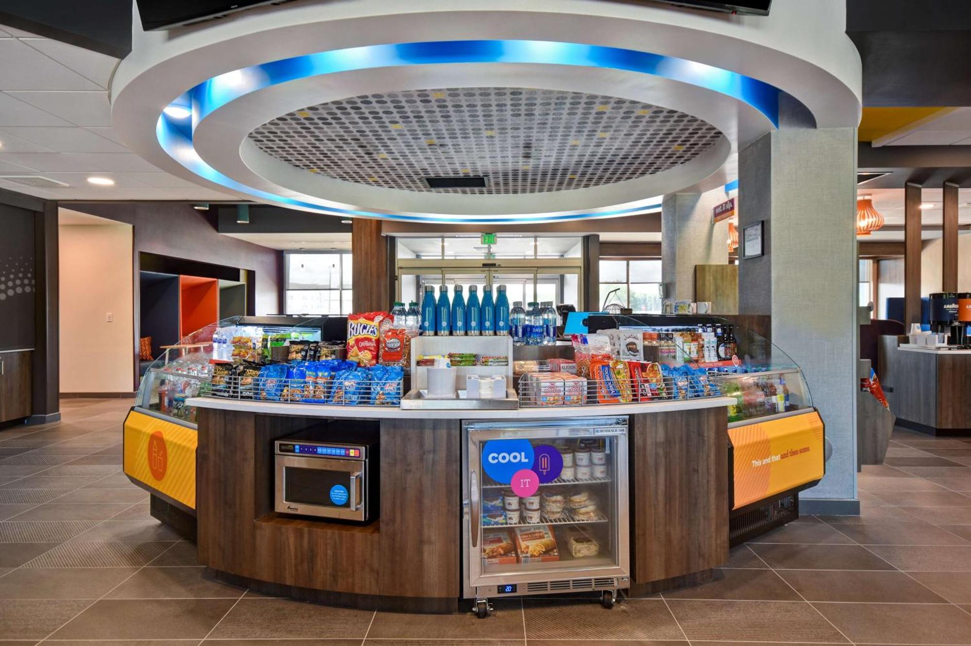 Tru By Hilton Auburn, In Hotel Екстериор снимка